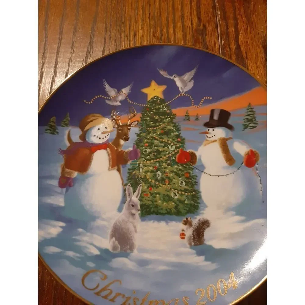 Vintage 2004 Avon Christmas Collectible Holiday Collector Decorative Plate Gold
